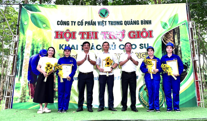 Tôn vinh 'bàn tay vàng' ngành cao su