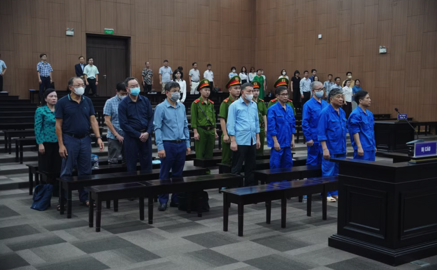 Các bị cáo tại phiên tòa. (Ảnh: Kim Anh/TTXVN)
