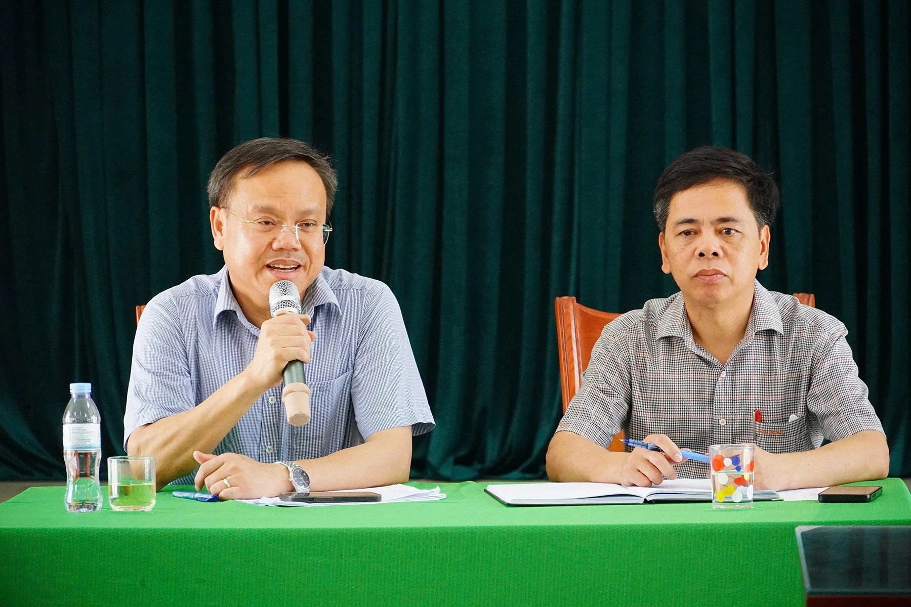 Phó Chủ tịch UBND tỉnh Lê Đức Tiến biểu dương sự đồng thuận của nhân dân vùng dự án- Ảnh: Mai Linh