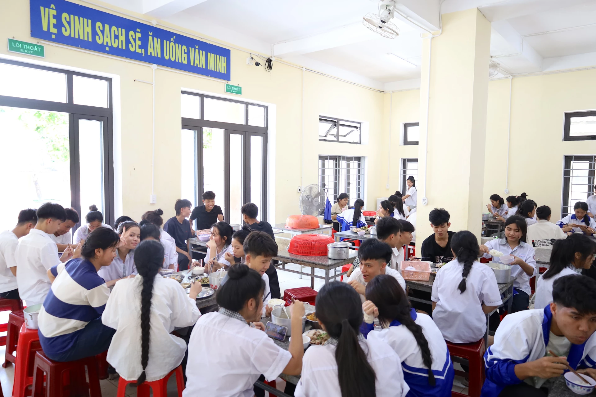  Bữa ăn an toàn tại Trường PTDT Nội trú THPT Quảng Trị - Ảnh: Q.N