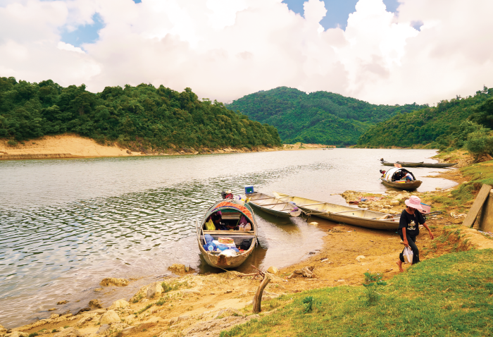 'Chợ thuyền' trên dòng Long Đại
