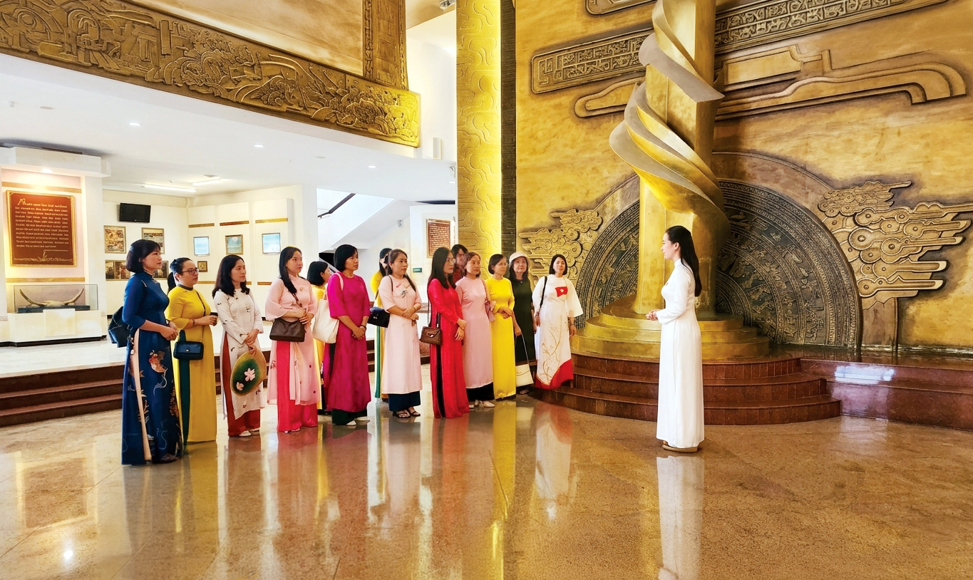 Bảo tàng Quảng Trị cơ sở 2 thu hút nhiều du khách đến tìm hiểu các hiện vật - Ảnh: T.L