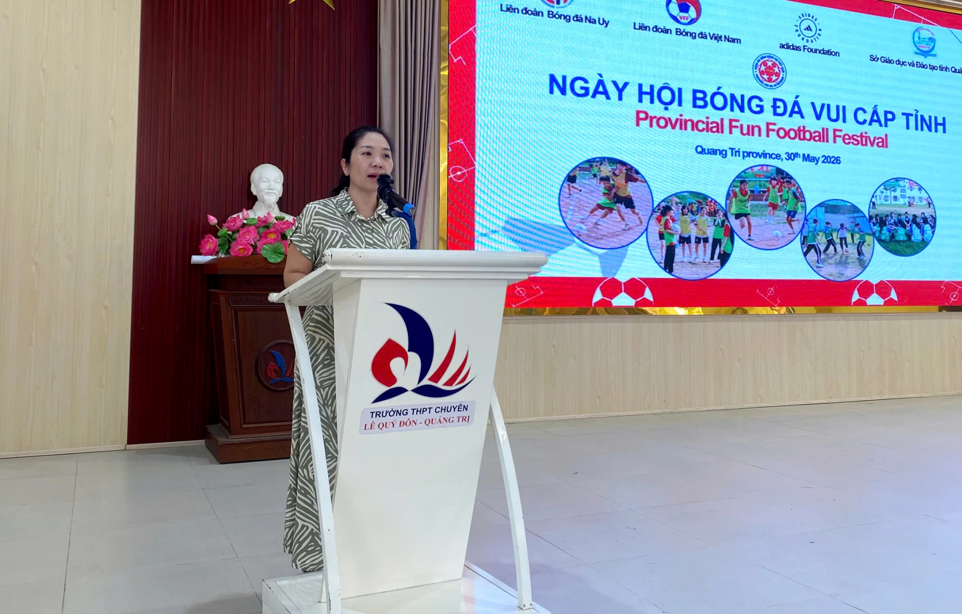 Đại diện Ban Tổ chức chương trình phát biểu tại lễ khai mạc - Ảnh: P.Đ