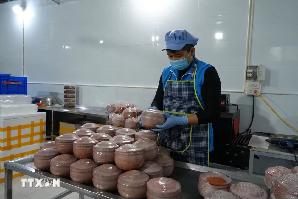 Là sản phẩm truyền thống đạt tiêu chuẩn OCOP 4 sao của Hải Phòng, cá mòi kho xã Kiến Hưng từ lâu là sản phẩm nổi tiếng trong và ngoài nước. (Ảnh Tiến Vĩnh/TTXVN)