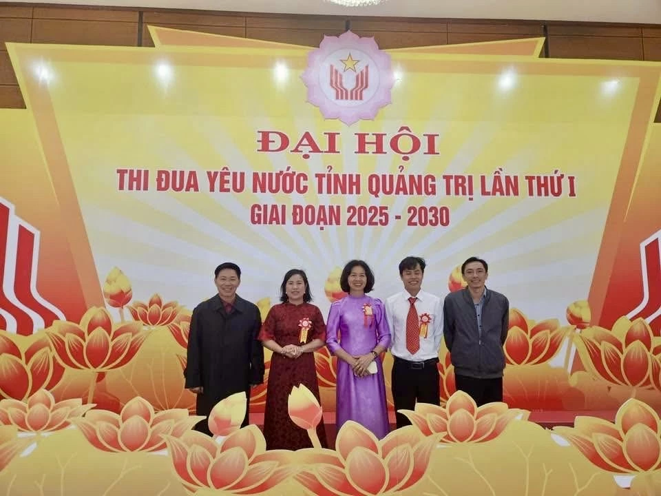 Chị Nguyễn Thị Hằng và chị Nông Thị Hanh vinh dự tham gia Đại hội Thi đua yêu nước - Ảnh: M.H