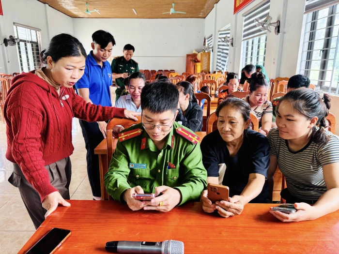Xây dựng chính quyền gần dân