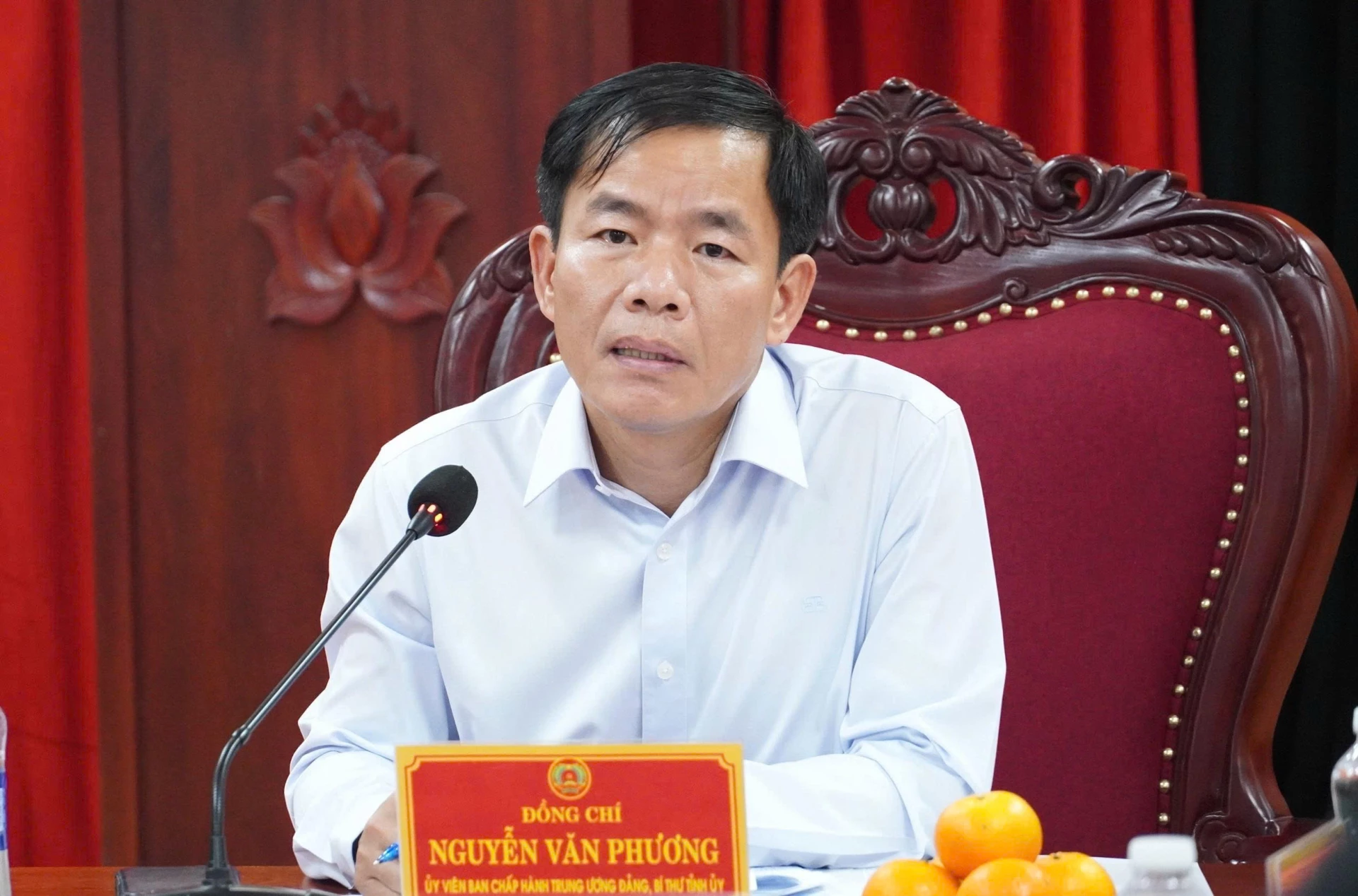 Đồng chí Nguyễn Văn Phương, Bí thư Tỉnh ủy chủ trì buổi làm việc - Ảnh: Q.V