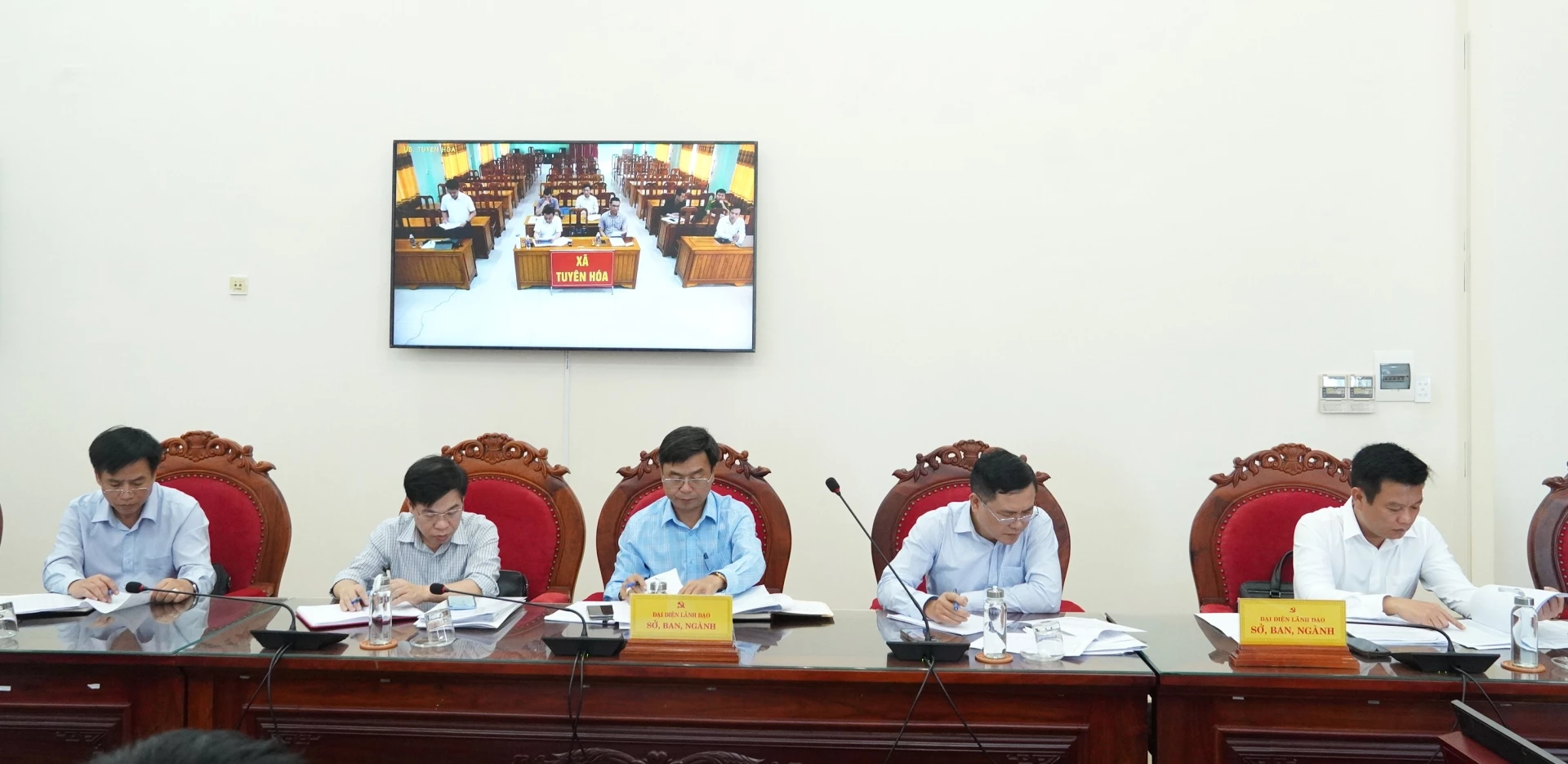 Đại biểu tham dự buổi làm việc - Ảnh: Q.V