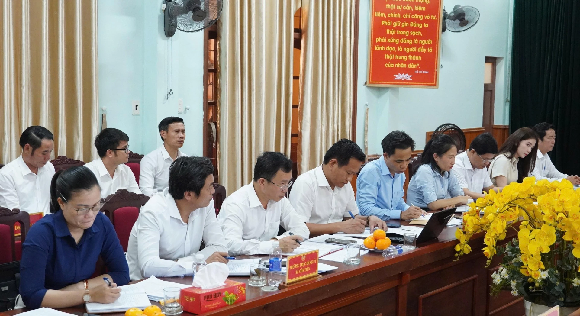 Đại biểu tham dự buổi làm việc - Ảnh: Q.V