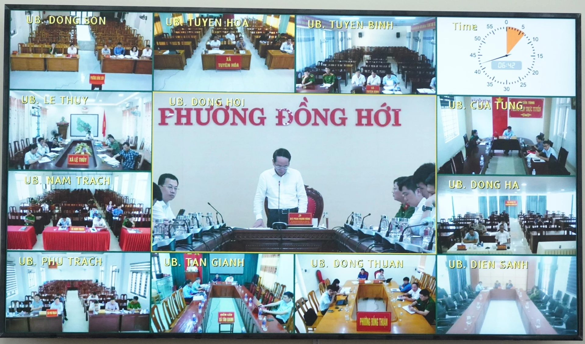 Hội nghị được kết nối trực tuyến đến điểm cầu các xã, phường, đặc khu trên địa bàn tỉnh - Ảnh: Q.V