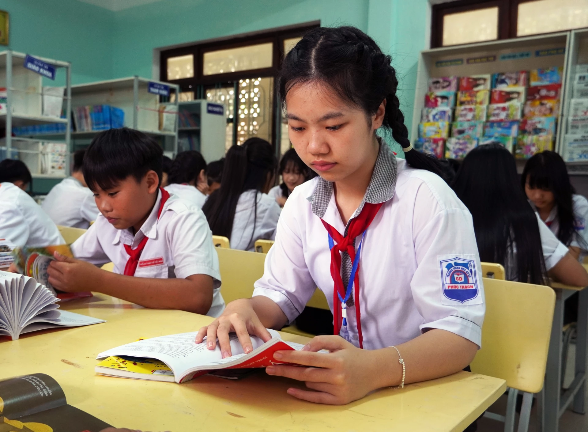Em Nguyễn Thị Trà My vừa xuất sắc giành giải nhất môn Tiếng Anh tại kỳ thi học sinh giỏi cấp tỉnh - Ảnh: L.Chi