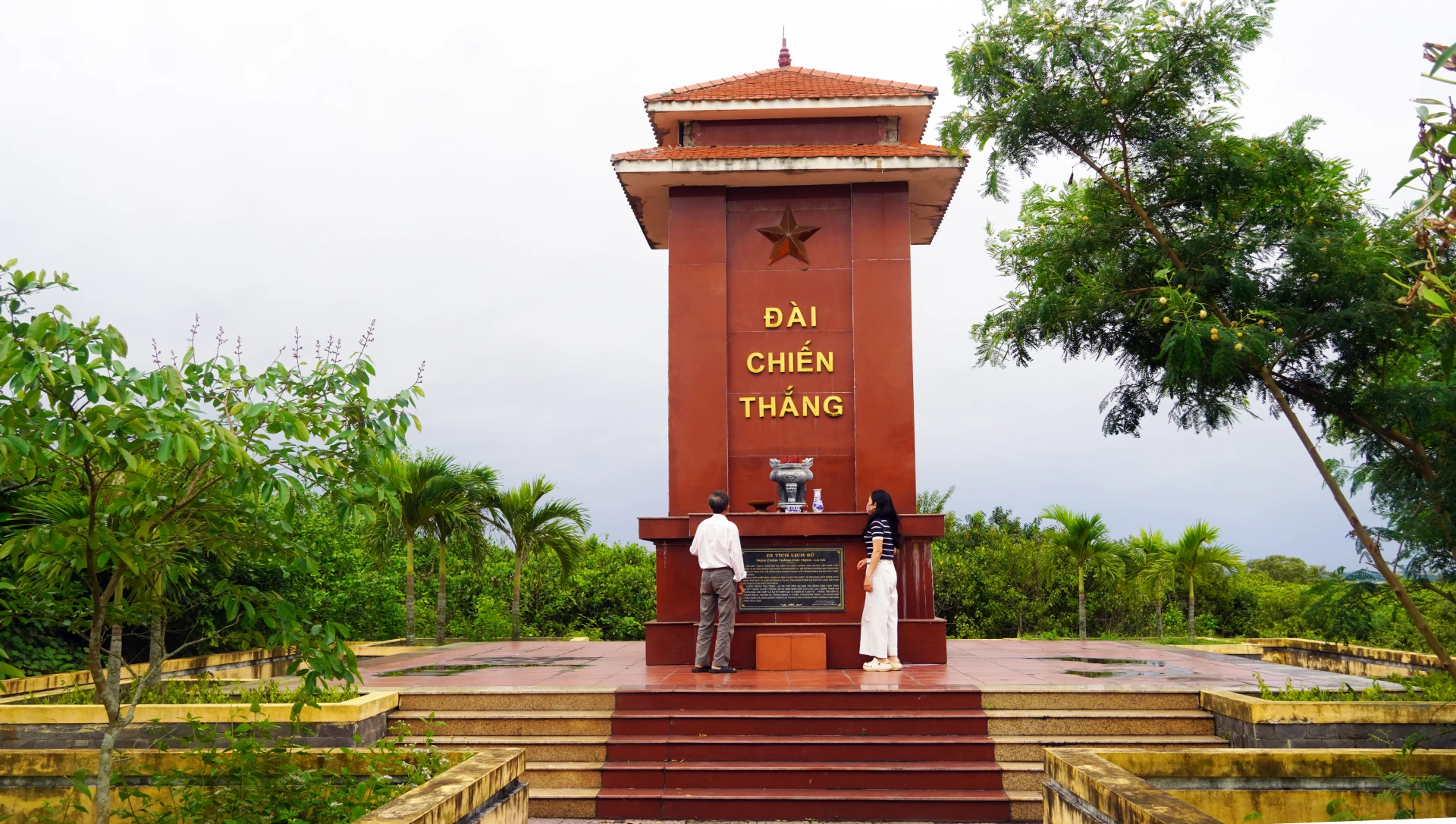 Đài chiến thắng La Hà - Phú Trịch - Ảnh: N.M
