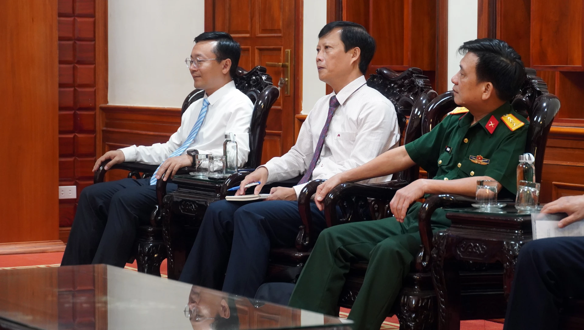 Các đại biểu dự buổi tiếp - Ảnh: N.M