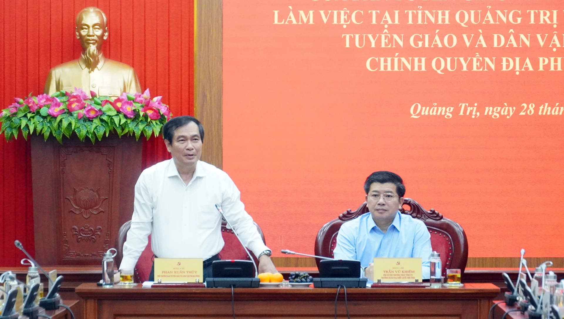 Đồng chí Phan Xuân Thủy, Phó Trưởng ban TG và DV Trung ương, Trưởng đoàn khảo sát phát biểu kết luận tại buổi làm việc - Ảnh: N.M
