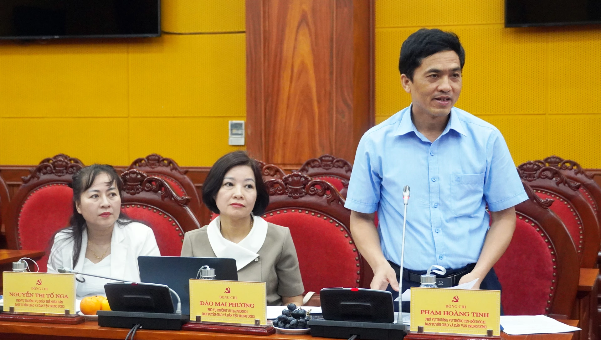 Thành viên đoàn khảo sát phát biểu tại buổi làm việc - Ảnh: N.M