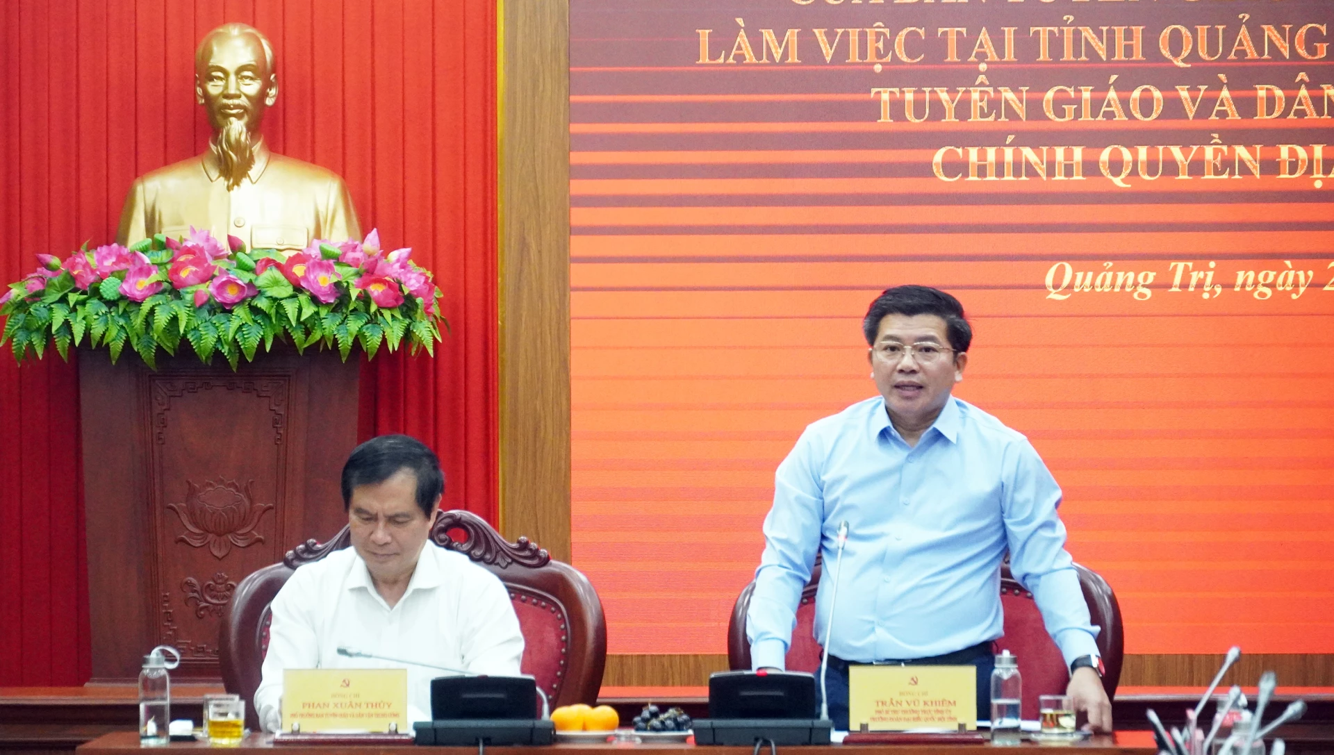 Đồng chí Trần Vũ Khiêm,Phó Bí thư Thường trực Tỉnh ủy, Trưởng đoàn Đại biểu Quốc hội tỉnh phát biểu tại buổi làm việc - Ảnh: N.M