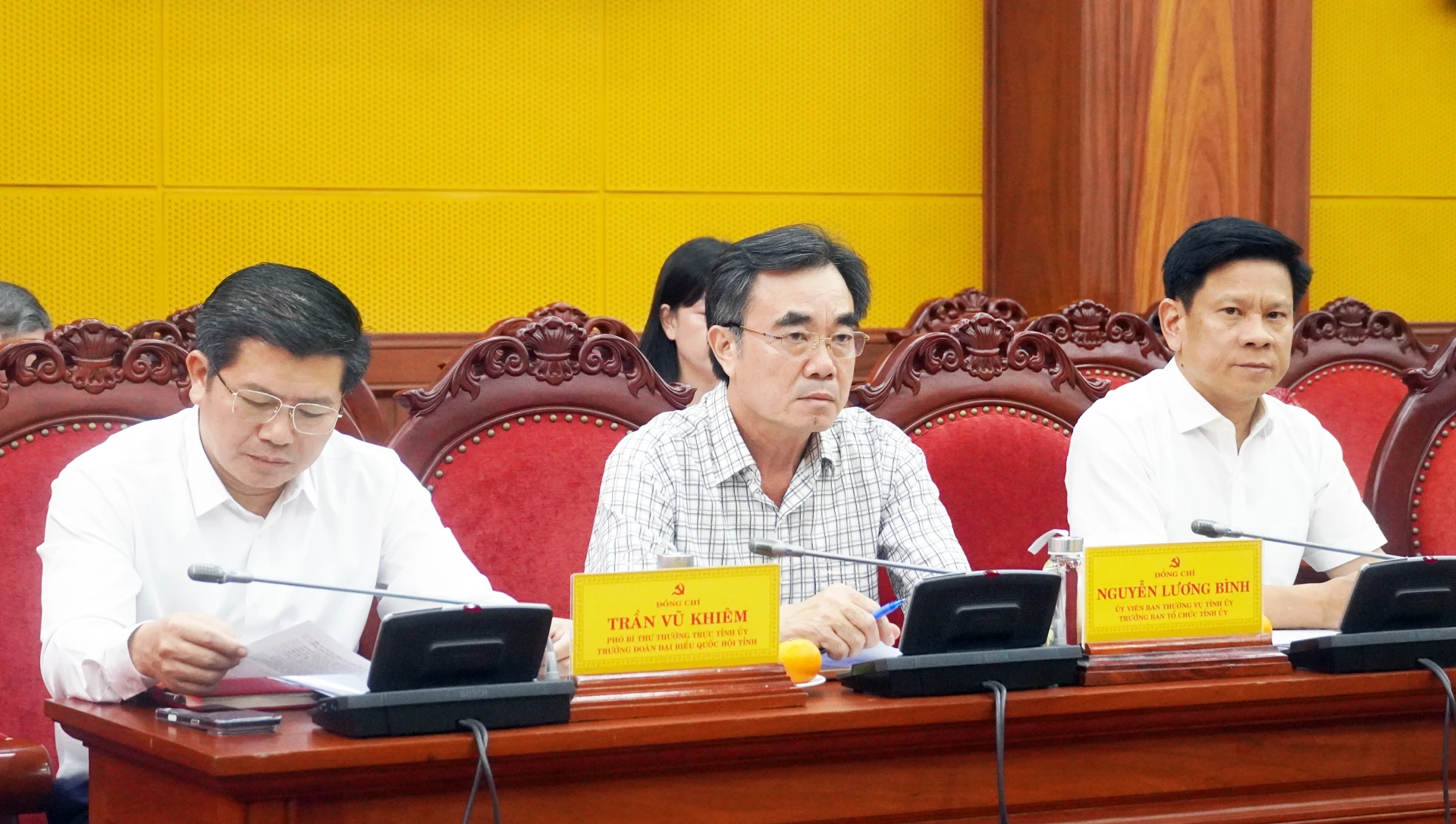 Các đồng chí lãnh đạo tỉnh tham dự buổi làm việc - Ảnh: N.M