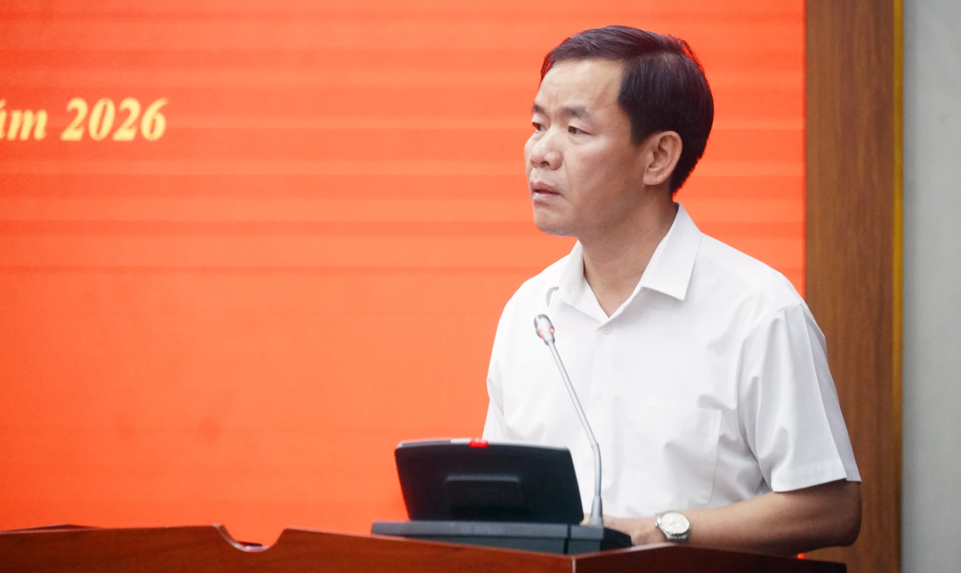 Đồng chí Nguyễn Văn Phương, Ủy viên Trung ương Đảng, Bí thư Tỉnh ủy trình bày báo cáo tại buổi làm việc - Ảnh: N.M