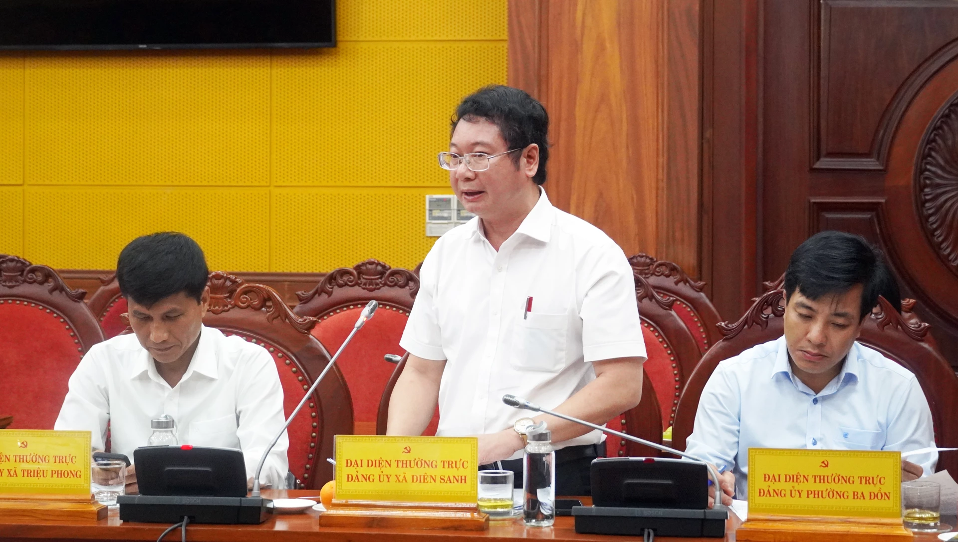 Đại biểu thảo luận tại buổi làm việc - Ảnh: N.M