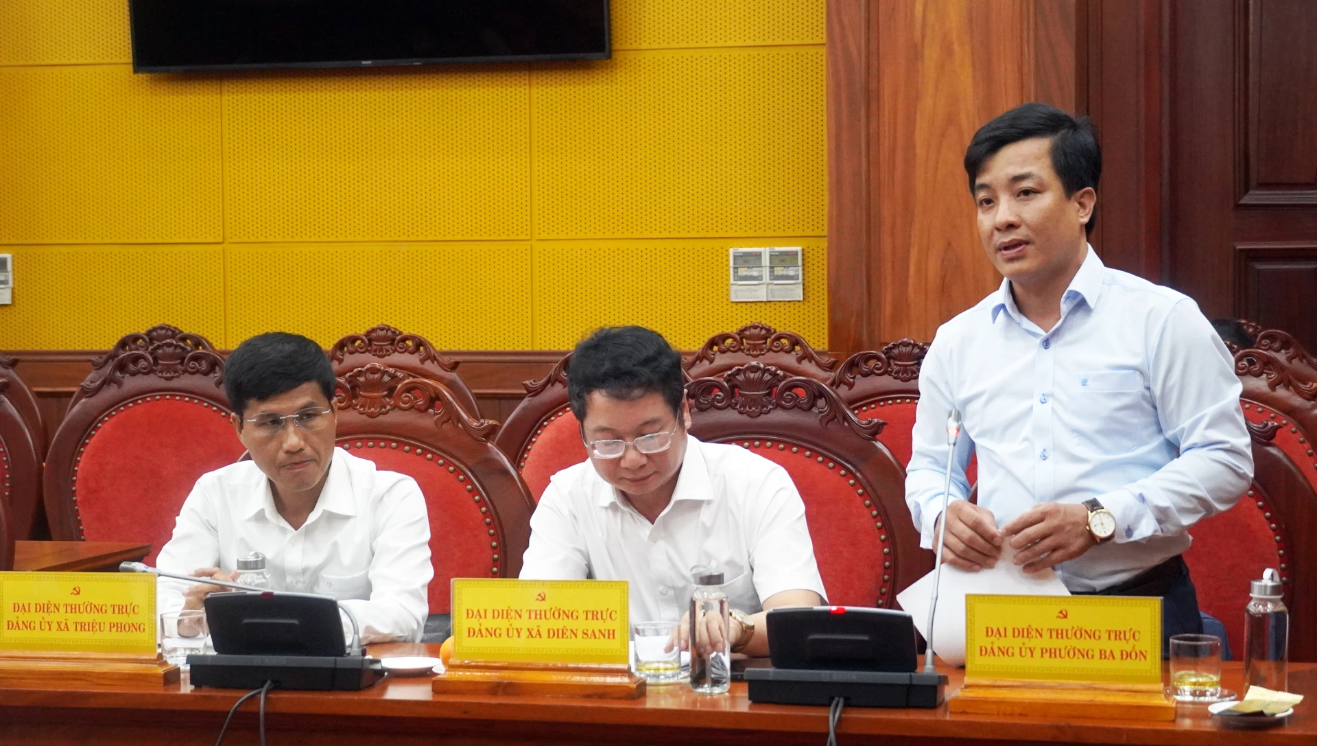 Đại biểu thảo luận tại buổi làm việc - Ảnh: N.M