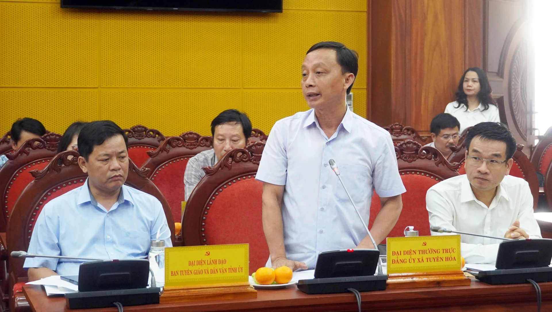 Đại biểu thảo luận tại buổi làm việc - Ảnh: N.M