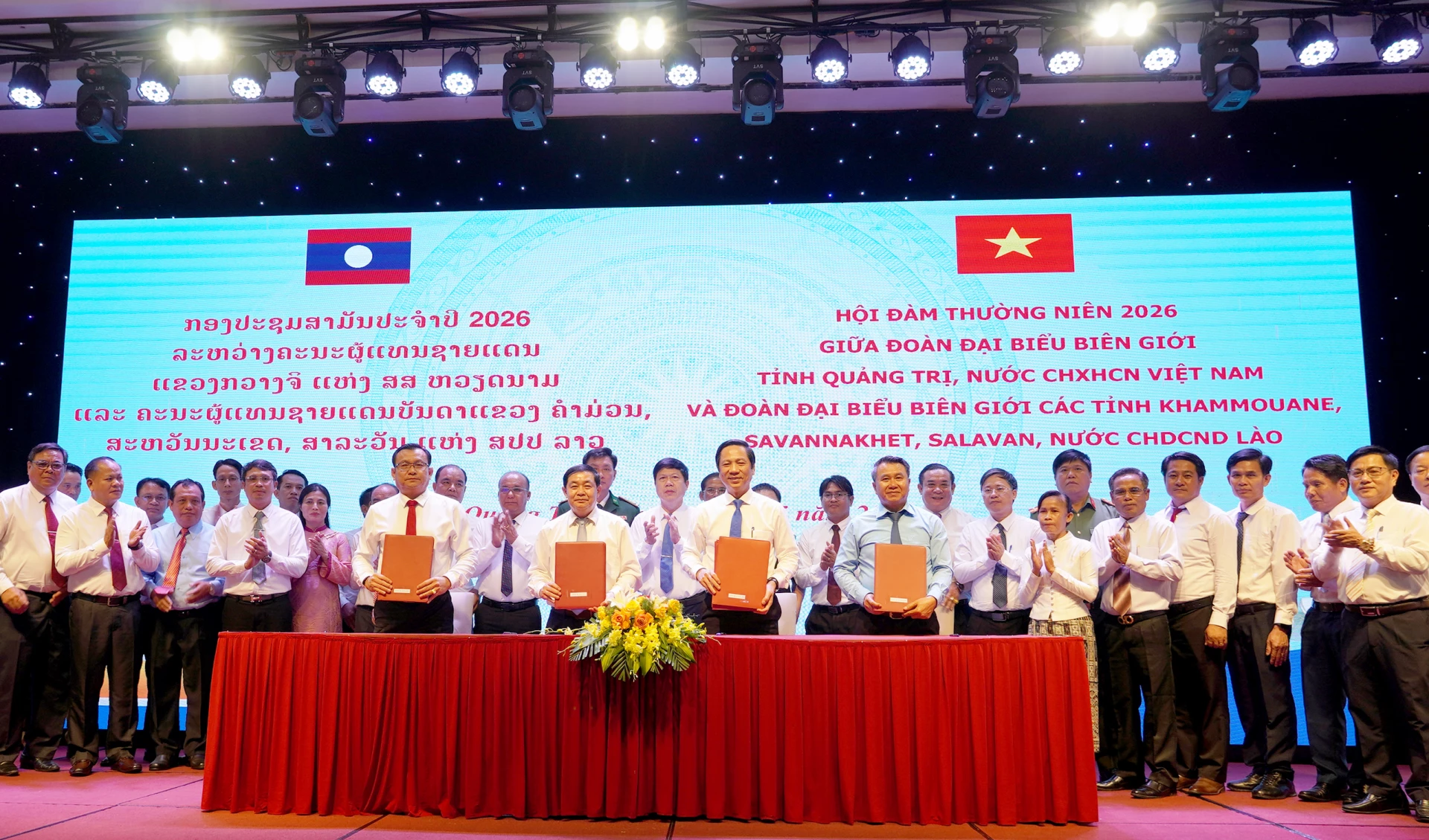 Đoàn đại biểu các tỉnh ký biên bản phương hướng hợp tác năm 2026 - Ảnh: X.P