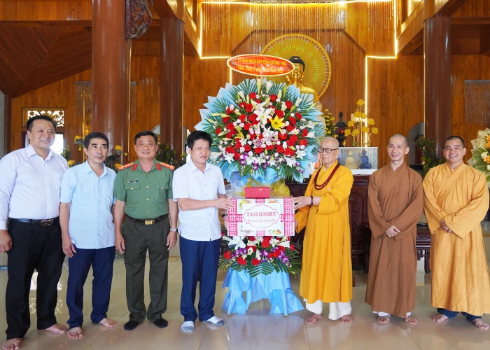 Lãnh đạo tỉnh thăm, chúc mừng Đại lễ Phật đản 2026