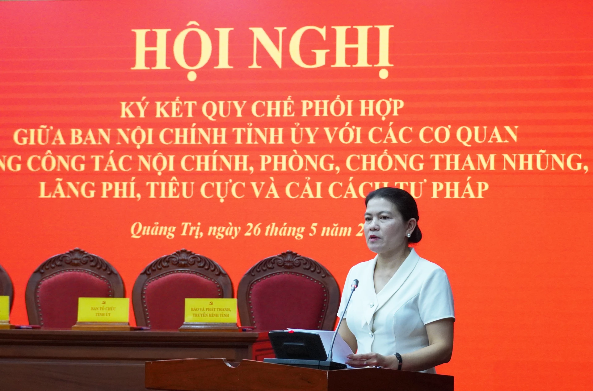 Đồng chí Trưởng Ban Nội chính Tỉnh ủy Ly Kiều Vân phát biểu tại hội nghị - Ảnh: X.P
