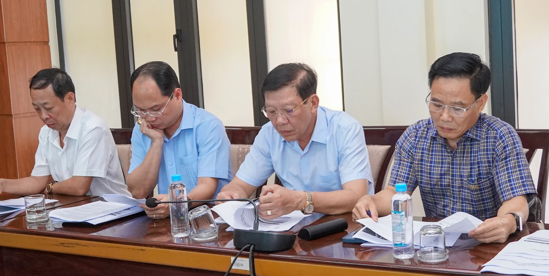 Các đại biểu tham dự cuộc họp - Ảnh: N.H