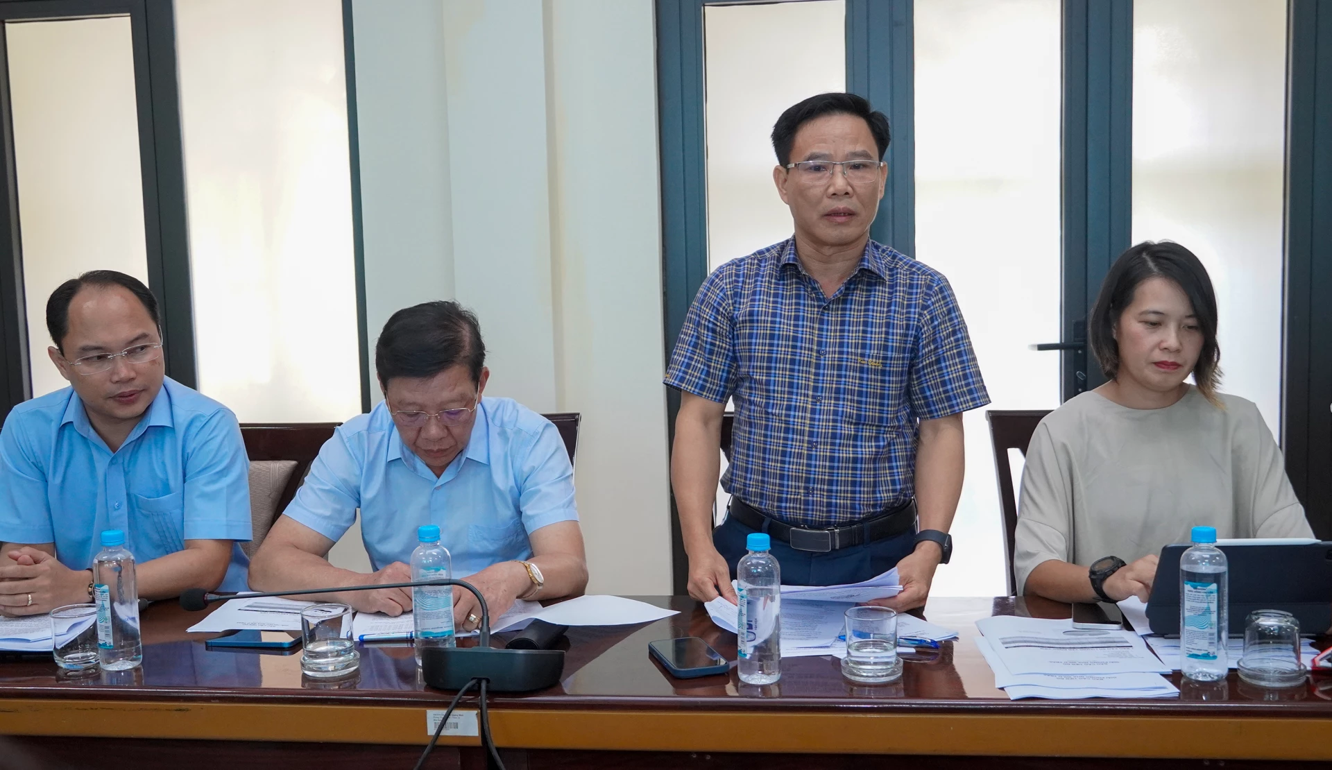 Các đại biểu phát biểu tại cuộc họp - Ảnh: N.H