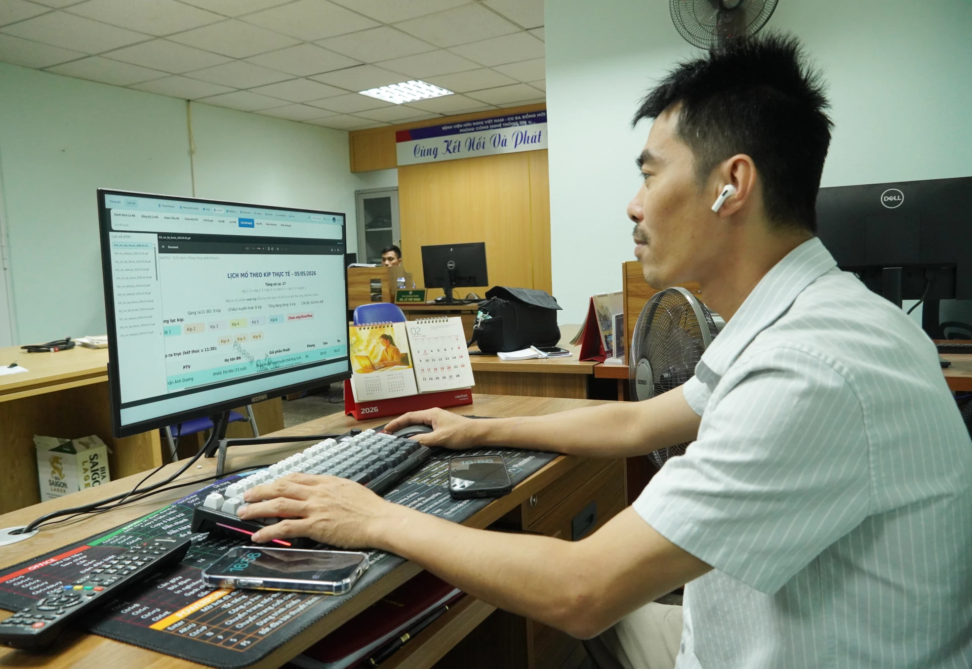 Đội ngũ công nghệ thông tin của bệnh viện xây dựng hệ thống quản lý lịch mổ theo hướng quản trị dữ liệu tập trung-Ảnh: H.L