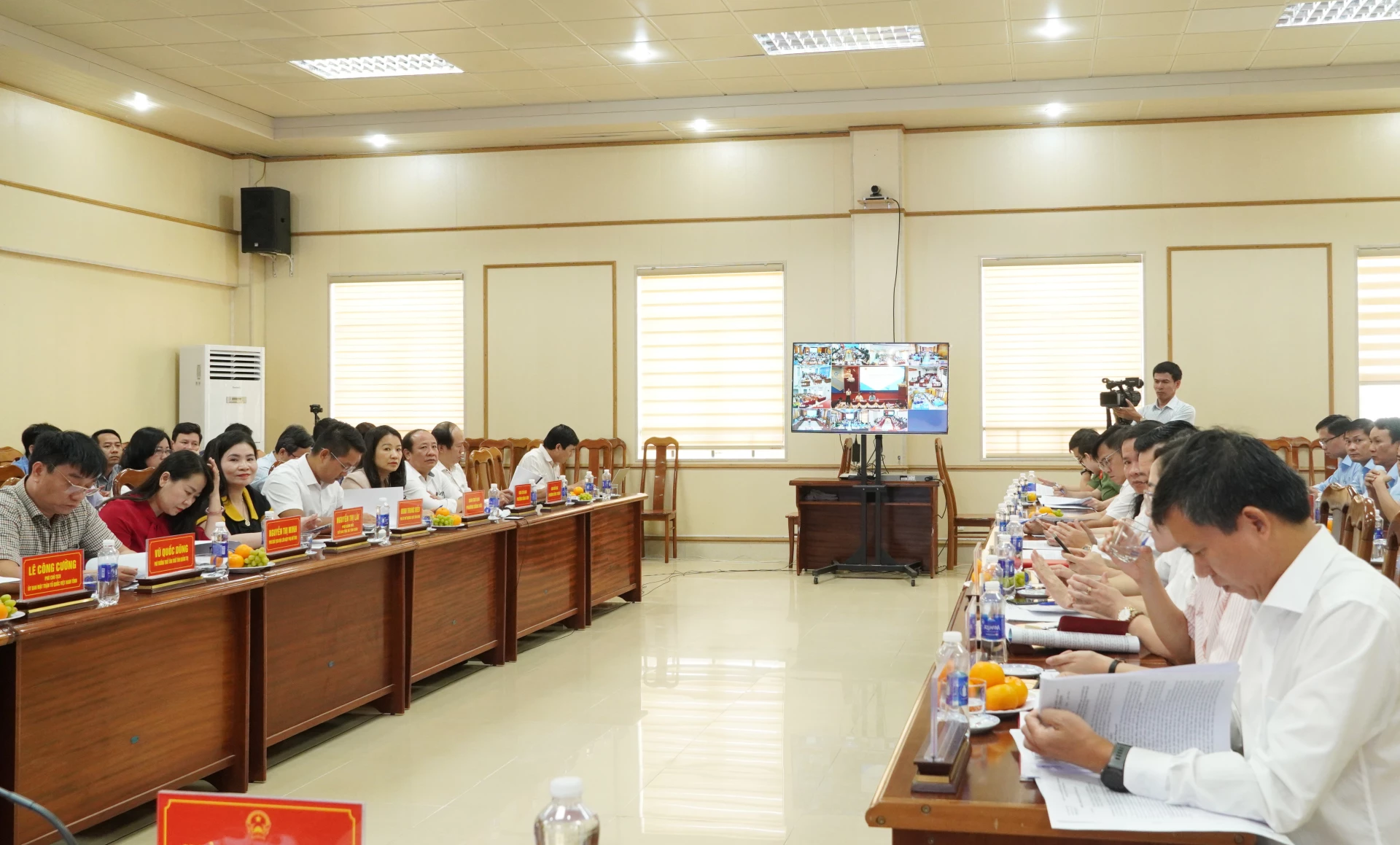 Hội nghị được kết nối trực tuyến với các điểm cầu BHXH cơ sở trong tỉnh - Ảnh: HL