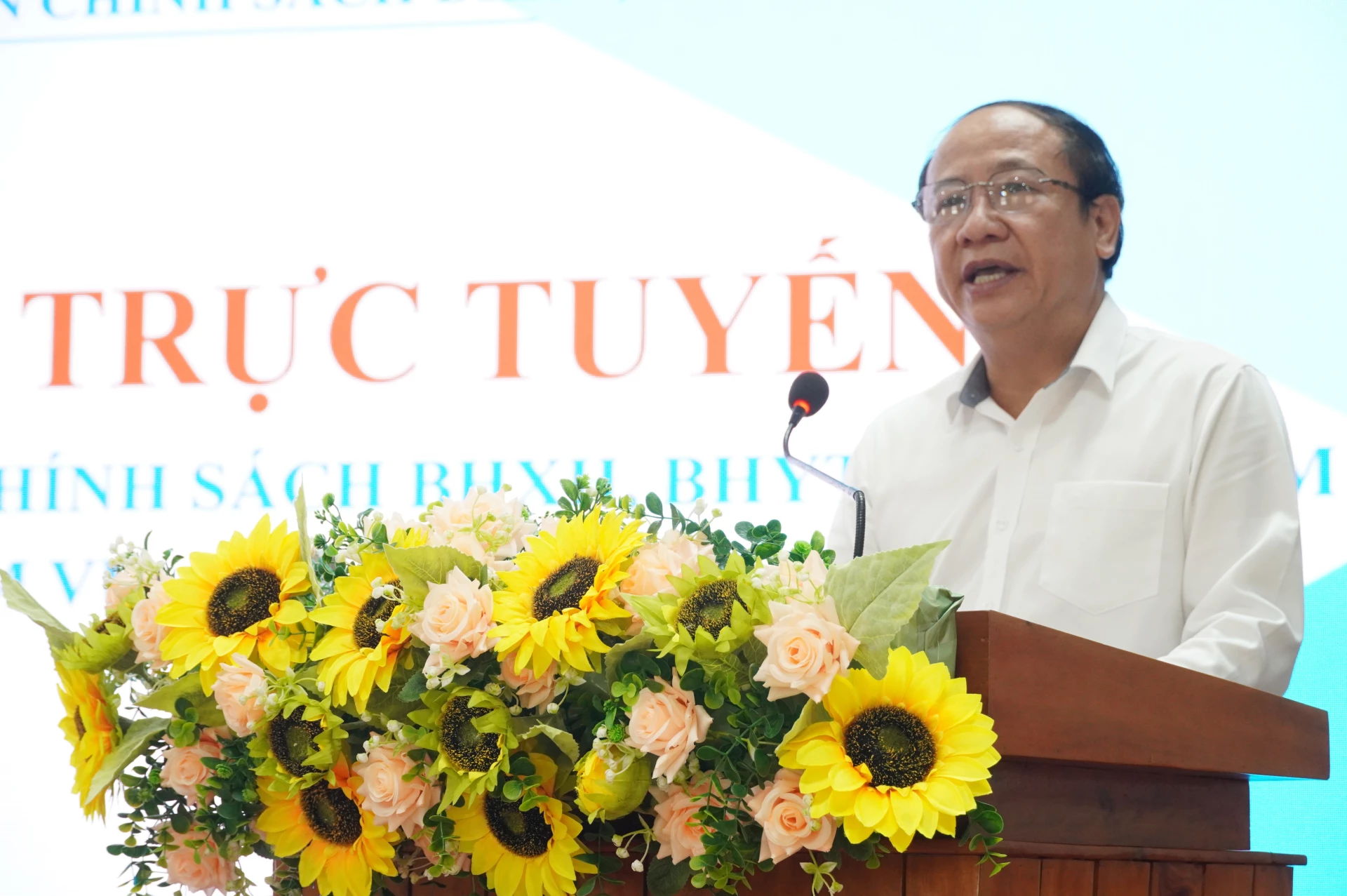Đại diện lãnh đạo phường Đồng Sơn tham luận tại hội nghị - Ảnh: HL