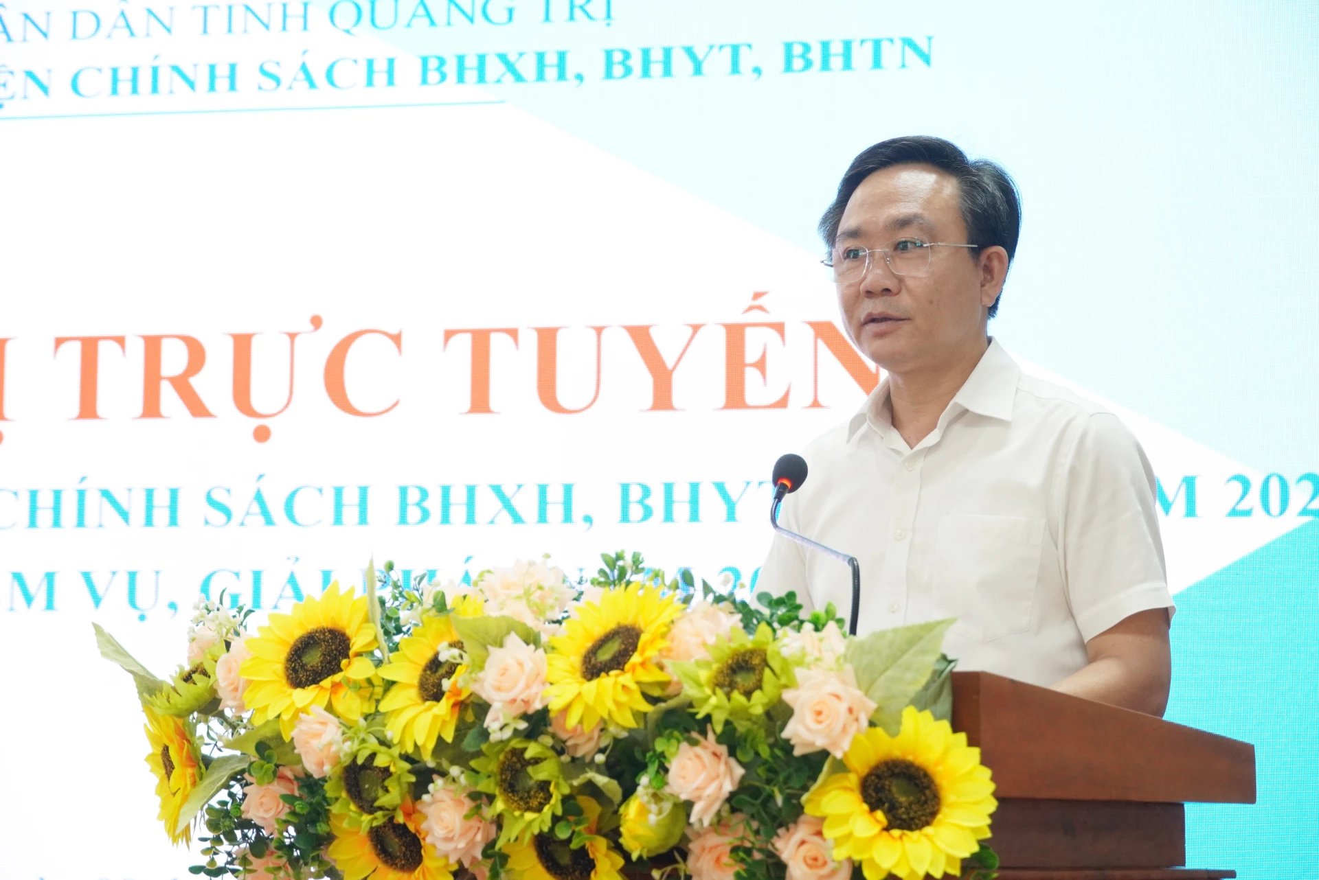 Đồng chí Hoàng Xuân Tân, Phó Chủ tịch UBND tỉnh đề nghị các cấp, ngành tiếp tục phát huy tinh thần trách nhiệm, quyết tâm hoàn thành thắng lợi các mục tiêu đề ra - Ảnh: HL