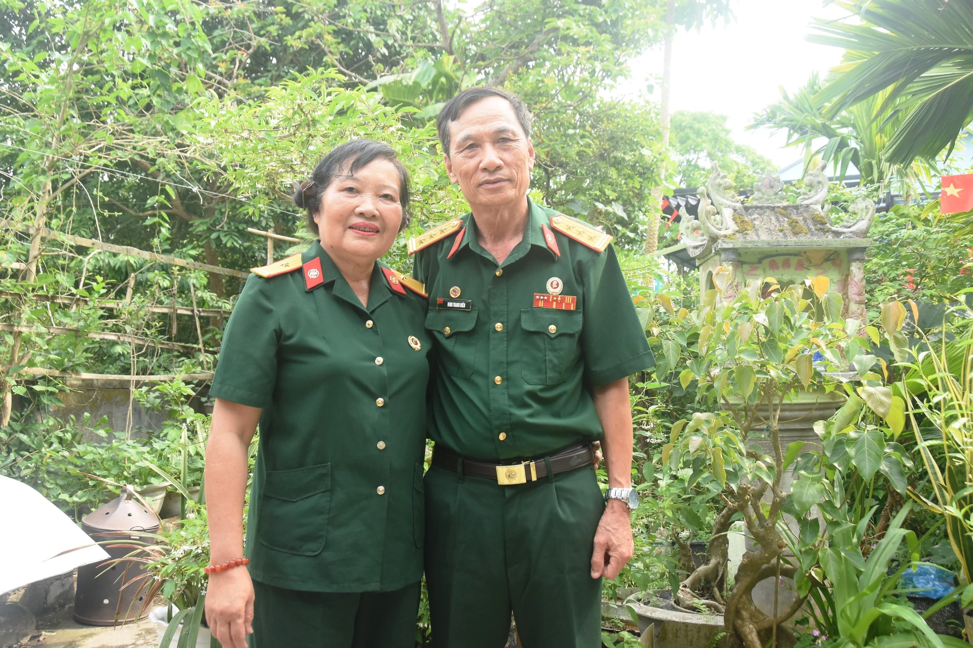 Vợ chồng cựu chiến binh Đinh Thanh Niên - Ảnh: Đ.V