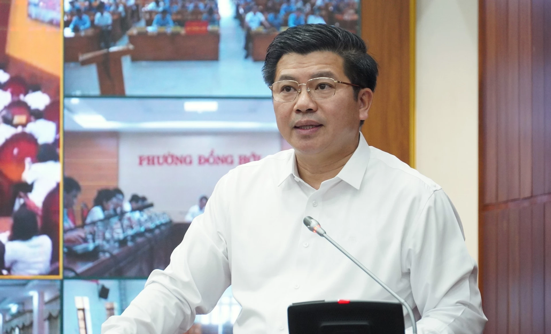 Các đồng chí trong Thường trực Tỉnh ủy chủ trì hội nghị - Ảnh: Q.V