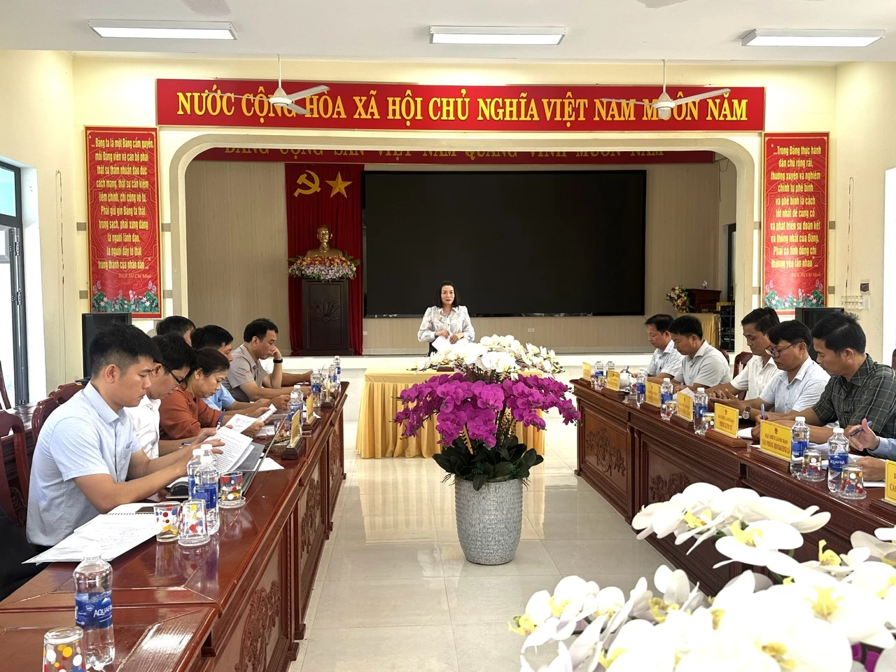 Đồng chí Nguyễn Minh Tâm – Phó Trưởng Đoàn chuyên trách đoàn ĐBQH tỉnh phát biểu tại buổi làm việc. Ảnh: V.A