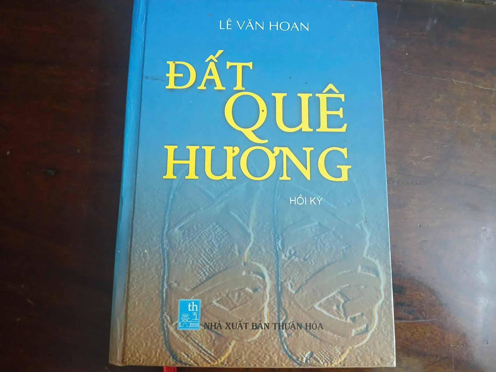 Hồi ký Đất quê hương của tác giả Lê Văn Hoan - Ảnh: P.X.D 