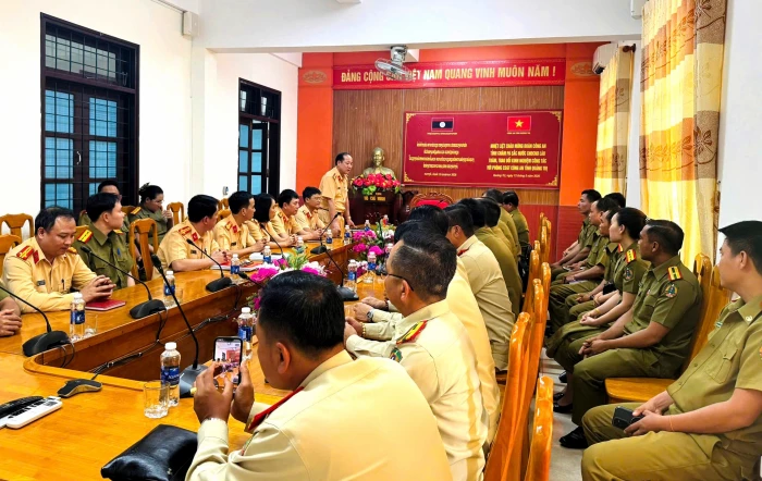 Trao đổi kinh nghiệm bảo đảm trật tự, an toàn giao thông giữa tỉnh Quảng Trị và Chăm-pa-sắc