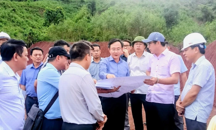 Đẩy nhanh tiến độ xây dựng Trường nội trú tiểu học và THCS Thượng Trạch