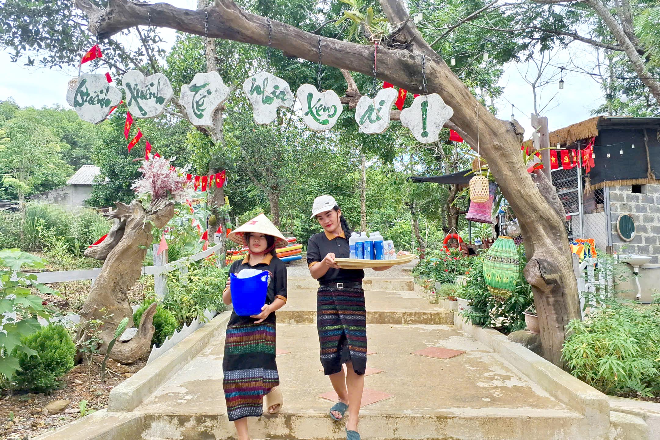 Nhiều hộ dân xã Kim Ngân phát triển du lịch sinh thái, trải nghiệm từ rừng để tăng thu nhập - Ảnh: V.M