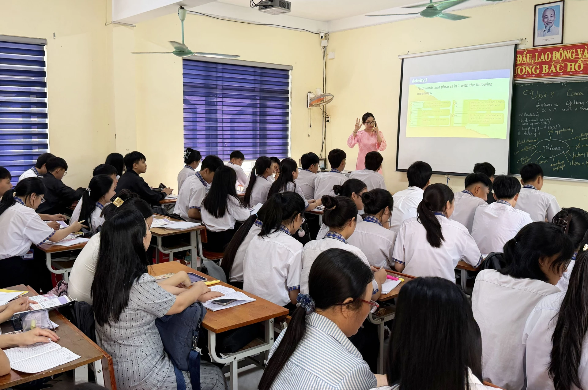 Đổi mới phương pháp dạy học, ôn tập theo hướng thực chất, giảm bớt lý thuyết dàn trải là hoạt động được các trường học chú trọng triển khai - Ảnh: Nh.V
