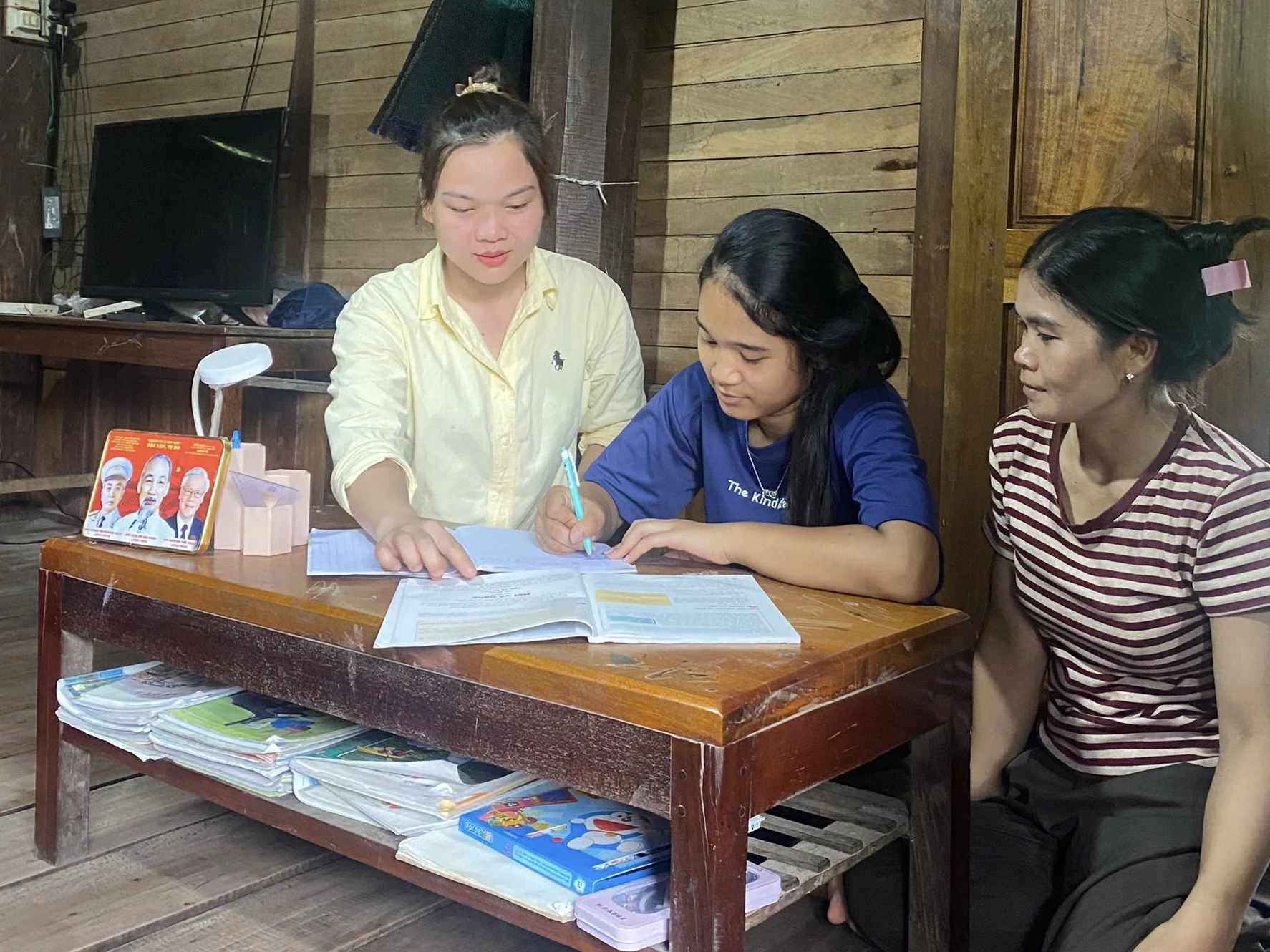 Mô hình “Tiếng kẻng học bài” được Trường PTDTBT tiểu học và THCS số 1 Dân Hóa triển khai từ đầu năm 2026 - Ảnh: Q.N