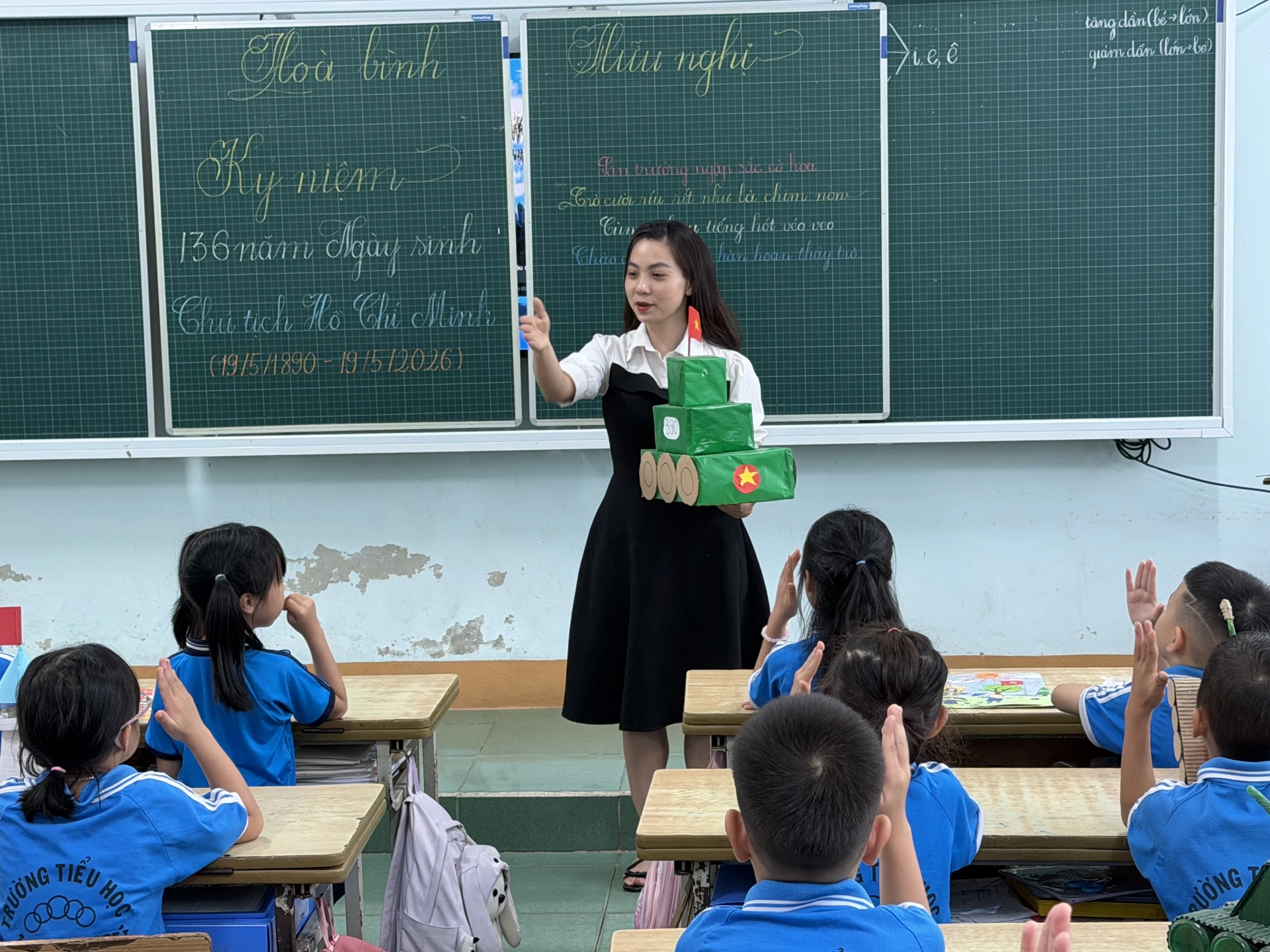 Việc học tập và làm theo Bác đã trở thành việc làm thường xuyên, gắn với từng bài giảng, giờ học ở các cơ sở giáo dục - Ảnh: Nh.V
