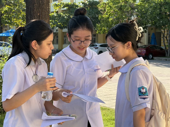 Ngày đầu kỳ thi tuyển sinh vào lớp 10: ​​​​​​​An toàn, nghiêm túc