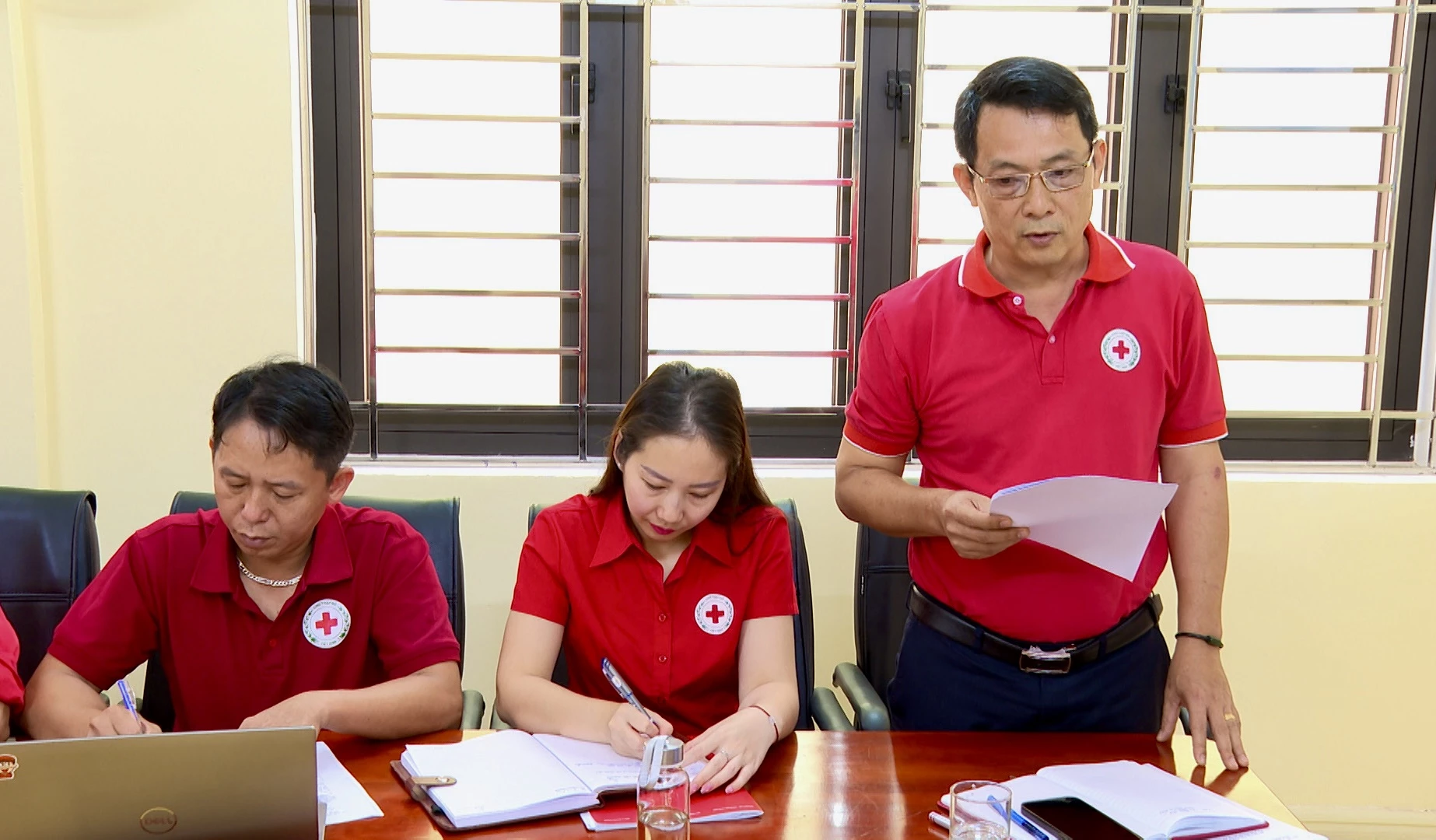 Lãnh đạo Hội Chữ thập đỏ tỉnh phát biểu tại buổi làm việc - Ảnh: H.N