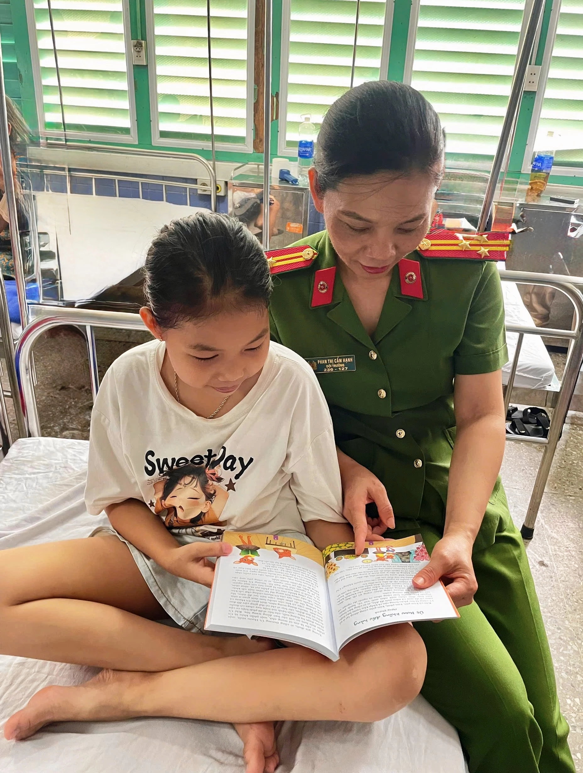 “Tủ sách Cầu vồng” được kỳ vọng sẽ góp phần lan tỏa văn hóa đọc, nuôi dưỡng tâm hồn và tiếp thêm nghị lực để các bệnh nhi vượt qua bệnh tật-Ảnh: T.A