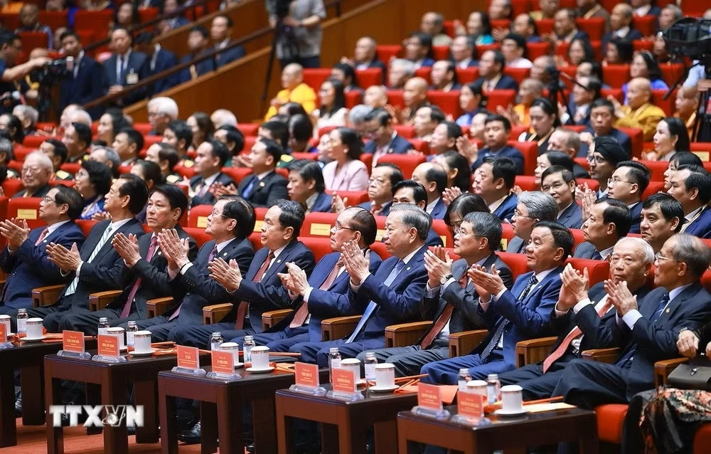 Tổng Bí thư, Chủ tịch nước Tô Lâm cùng các đồng chí lãnh đạo, nguyên lãnh đạo Đảng, Nhà nước tham dự phiên khai mạc trọng thể Đại hội đại biểu Mặt trận Tổ quốc Việt Nam lần thứ XI. (Ảnh: Dương Giang/TTXVN)