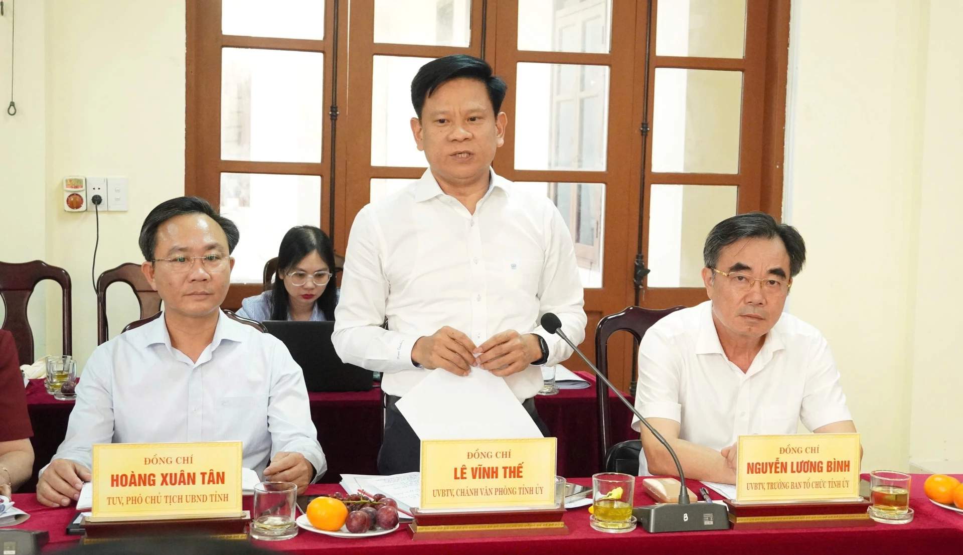 Đồng chí Lê Vĩnh Thế, Chánh Văn phòng Tỉnh ủy phát biểu tại buổi làm việc - Ảnh: Q.V