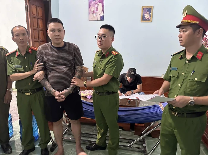 Tạm giữ hình sự nhóm thanh niên tổ chức sử dụng, mua bán trái phép chất ma túy